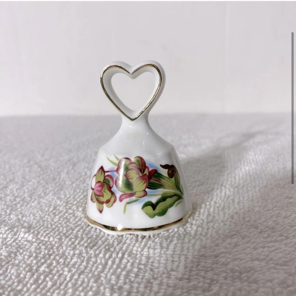 Vintage Newfoundland Ceramic Souvenir Bell - Picture 3 of 9